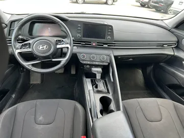 2025 Hyundai Elantra - image 9