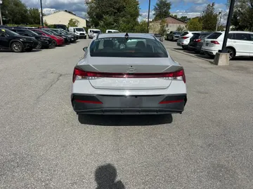 2025 Hyundai Elantra - image 4