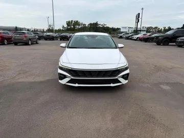 2025 Hyundai Elantra - image 2