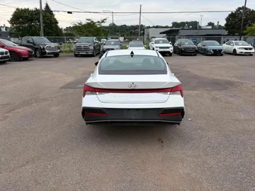 2025 Hyundai Elantra - image 7
