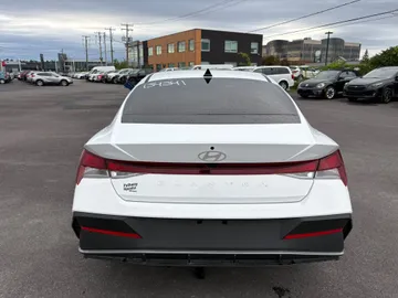 2025 Hyundai Elantra - image 6