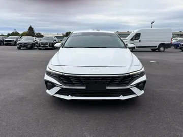 2025 Hyundai Elantra - image 2