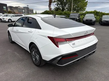 2025 Hyundai Elantra - image 7