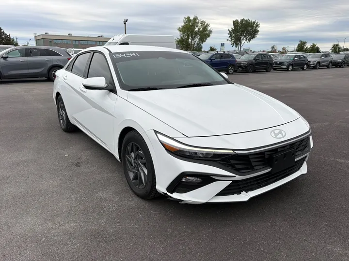 2025 Hyundai Elantra - image principale
