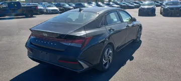 2025 Hyundai Elantra - image 7