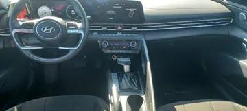 2025 Hyundai Elantra - image 10