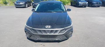 2025 Hyundai Elantra - image 2