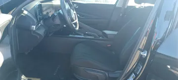 2025 Hyundai Elantra - image 9