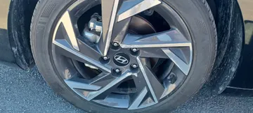 2025 Hyundai Elantra - image 8