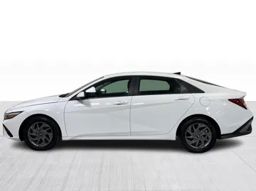 2025 Hyundai Elantra - image 10