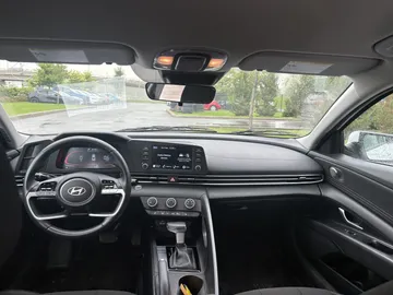 2025 Hyundai Elantra - image 8