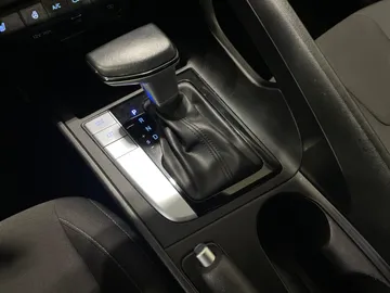 2025 Hyundai Elantra - image 23