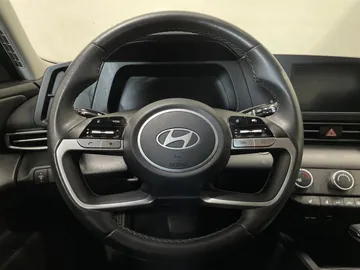 2025 Hyundai Elantra - image 21