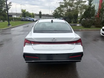 2025 Hyundai Elantra - image 6