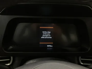 2025 Hyundai Elantra - image 25