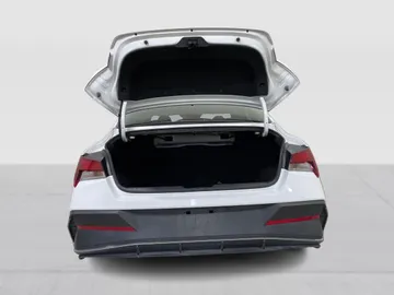 2025 Hyundai Elantra - image 13
