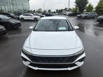 2025 Hyundai Elantra - image 2