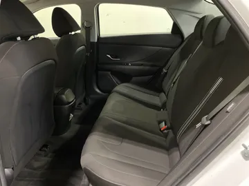 2025 Hyundai Elantra - image 15