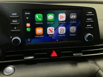 2025 Hyundai Elantra - image 7
