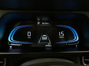 2025 Hyundai Elantra - image 16