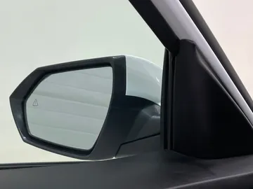 2025 Hyundai Elantra - image 17