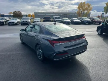 2025 Hyundai Elantra - image 6