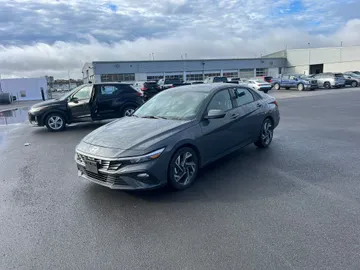 2025 Hyundai Elantra - image 3