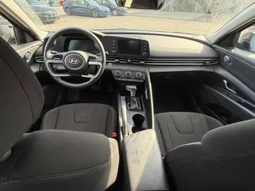 2025 Hyundai Elantra - image 9