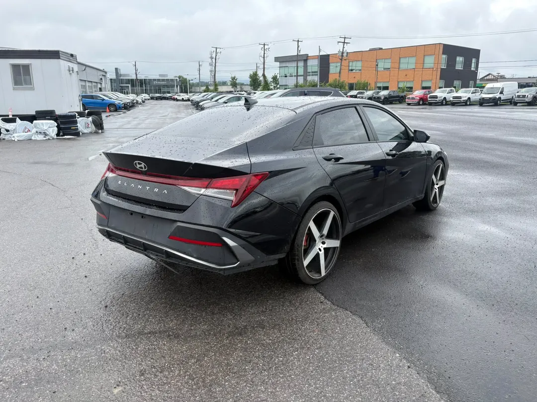2025 Hyundai Elantra — photo 4