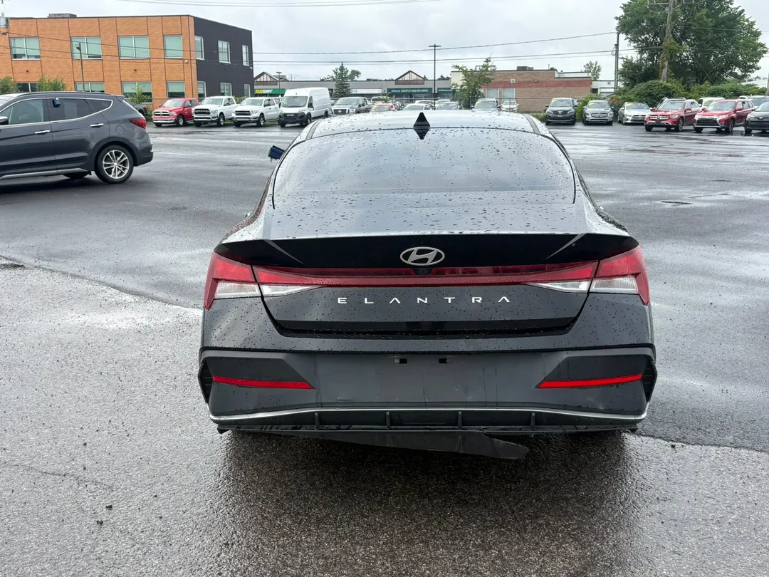 2025 Hyundai Elantra — photo 5