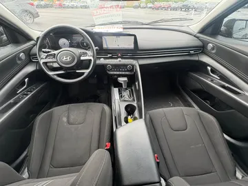 2025 Hyundai Elantra - image 10