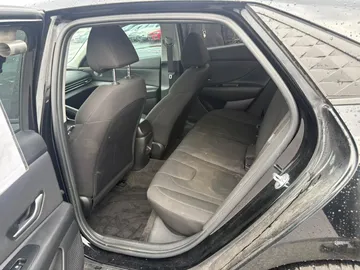 2025 Hyundai Elantra - image 9