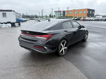 2025 Hyundai Elantra - image 4
