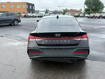 2025 Hyundai Elantra - image 6