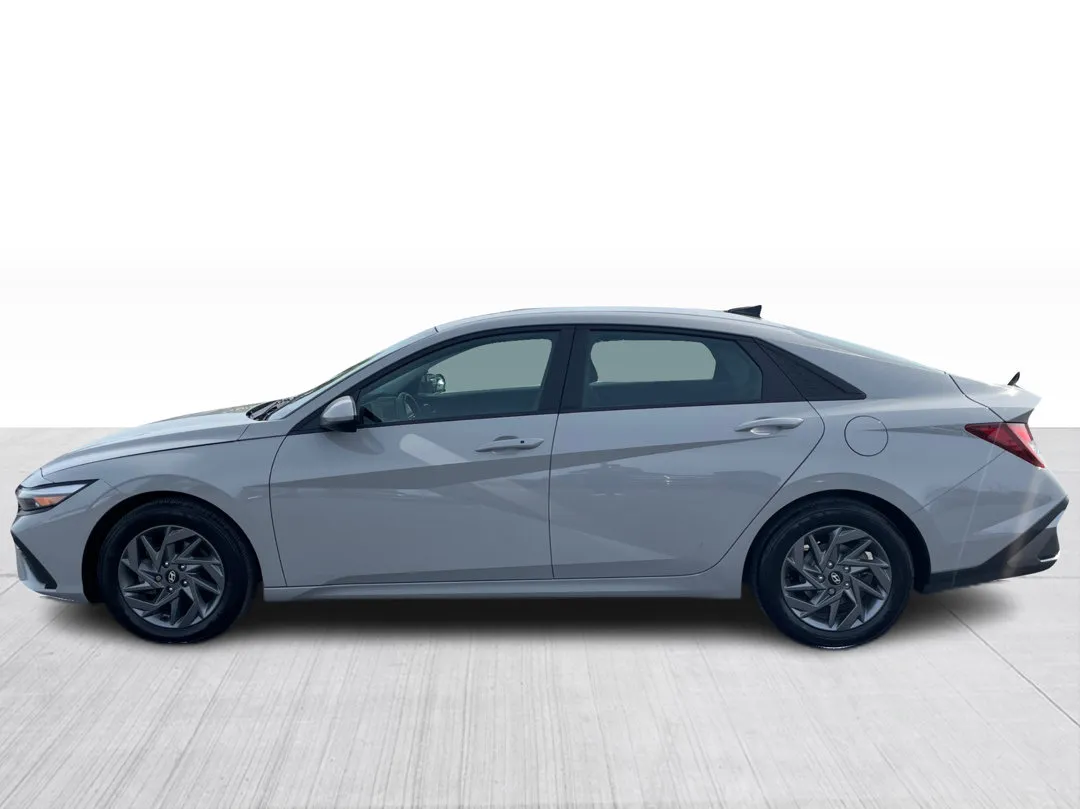 2024 Hyundai Elantra for sale - photo 4