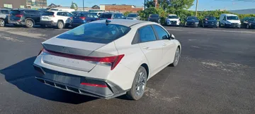 2024 Hyundai Elantra - image 6