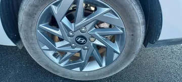 2024 Hyundai Elantra - image 8