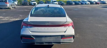 2024 Hyundai Elantra - image 7