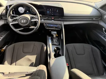 2024 Hyundai Elantra - image 9