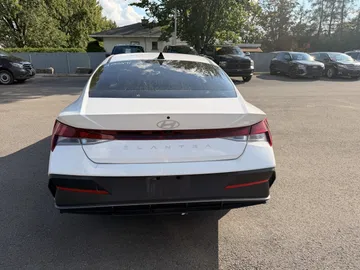 2024 Hyundai Elantra - image 6