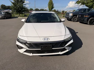 2024 Hyundai Elantra - image 2