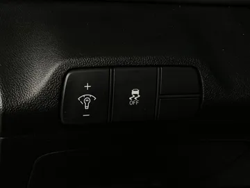 2024 Hyundai Elantra - image 30