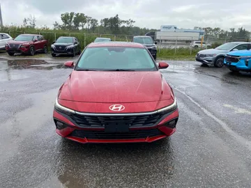 2024 Hyundai Elantra - image 2