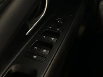 2024 Hyundai Elantra - image 24