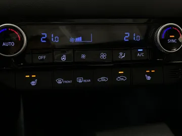 2024 Hyundai Elantra - image 25