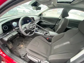 2024 Hyundai Elantra - image 8