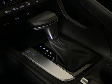 2024 Hyundai Elantra - image 28