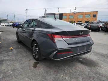 2025 Hyundai Elantra - image 6