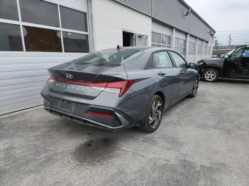 2025 Hyundai Elantra - image 8