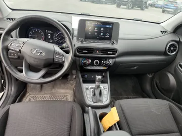 2025 Hyundai Elantra - image 9